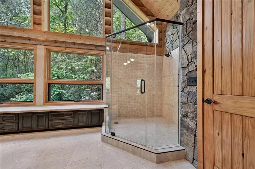 192 Delphi Hills Lane McCaysville, GA 30555