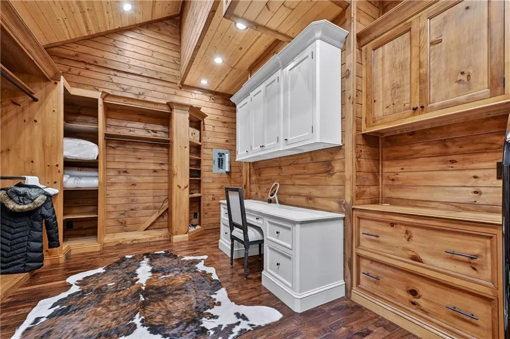 192 Delphi Hills Lane McCaysville, GA 30555