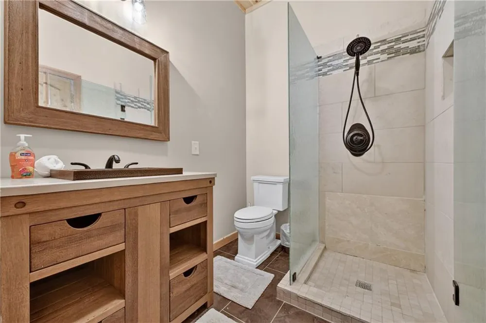 192 Delphi Hills Lane McCaysville, GA 30555
