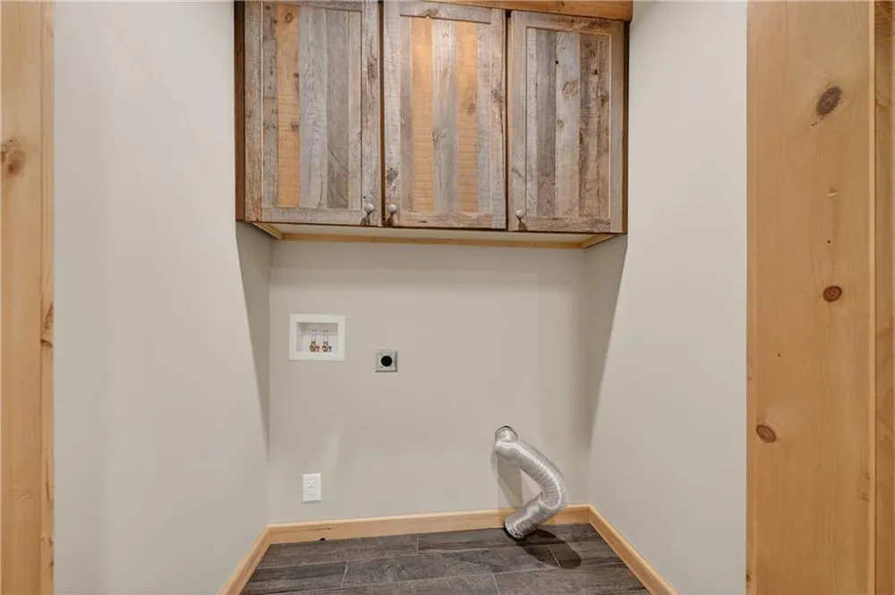 192 Delphi Hills Lane McCaysville, GA 30555