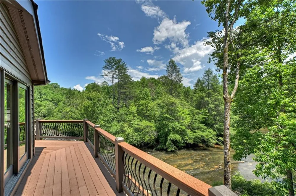 192 Delphi Hills Lane McCaysville, GA 30555
