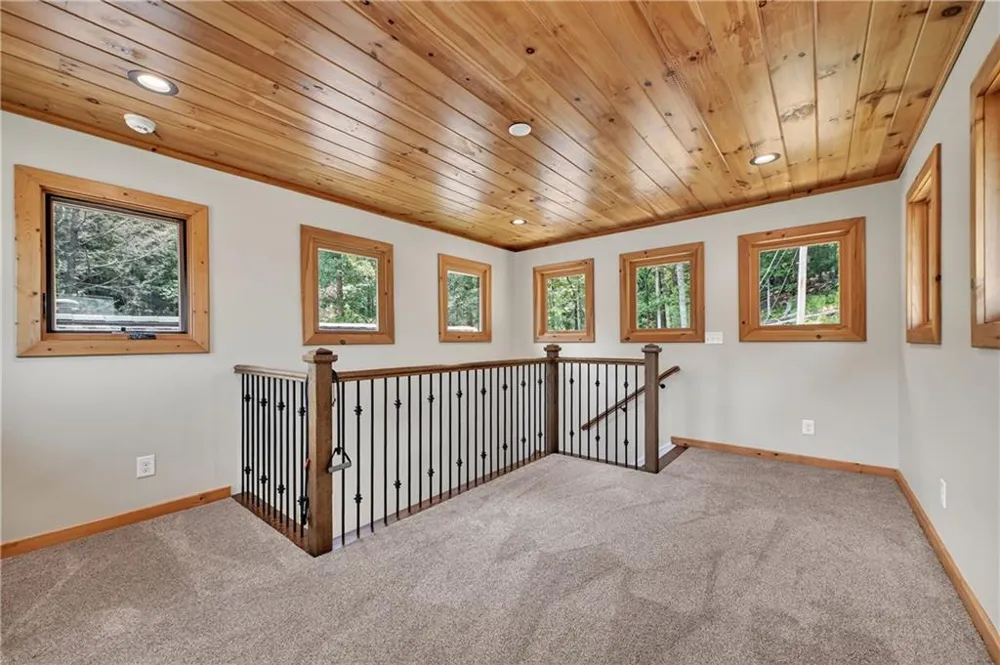 192 Delphi Hills Lane McCaysville, GA 30555