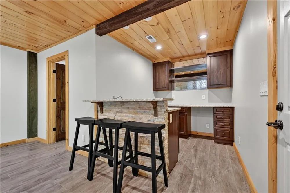 192 Delphi Hills Lane McCaysville, GA 30555