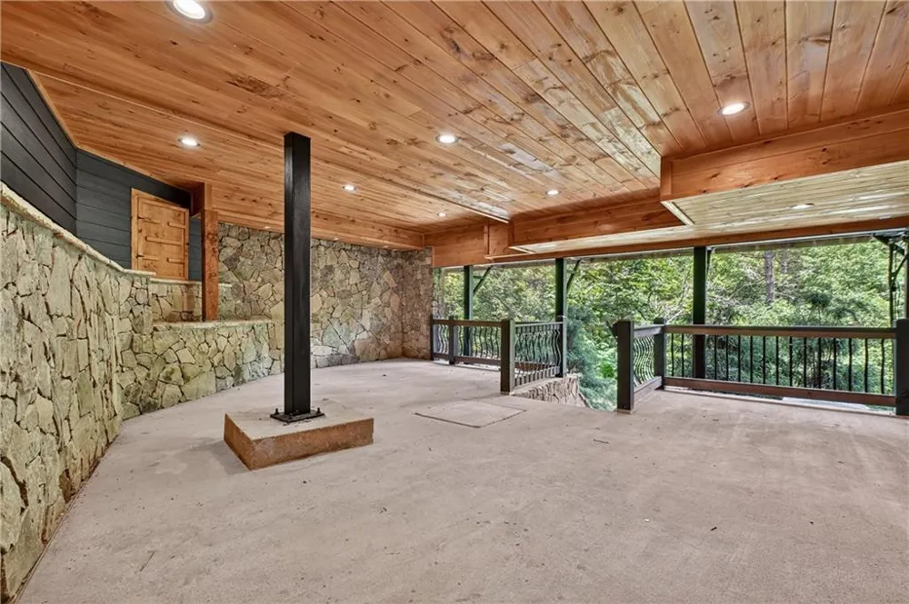 192 Delphi Hills Lane McCaysville, GA 30555