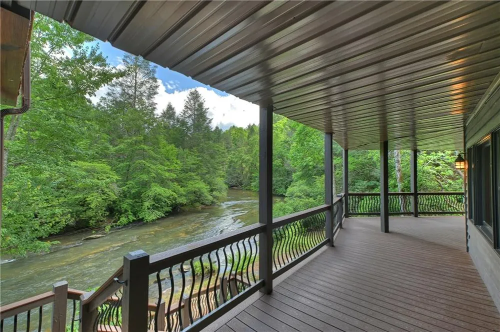 192 Delphi Hills Lane McCaysville, GA 30555