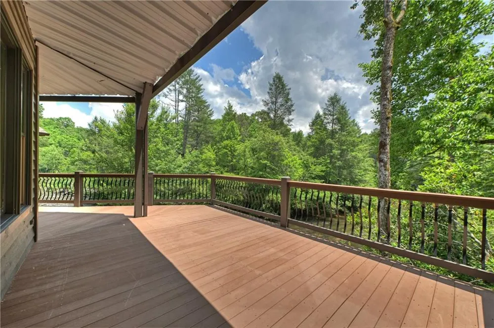 192 Delphi Hills Lane McCaysville, GA 30555