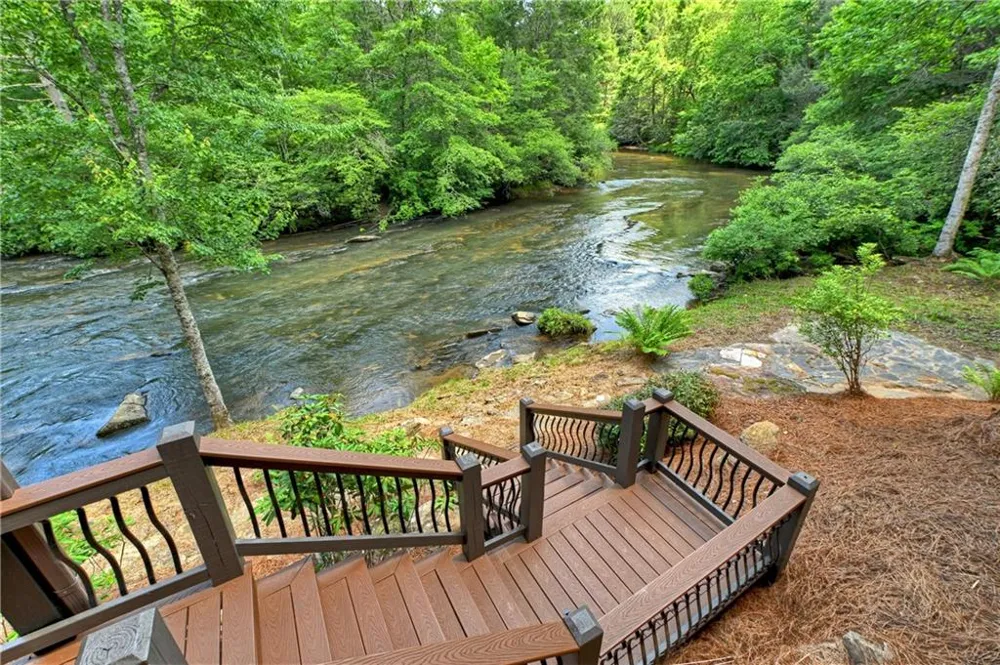 192 Delphi Hills Lane McCaysville, GA 30555