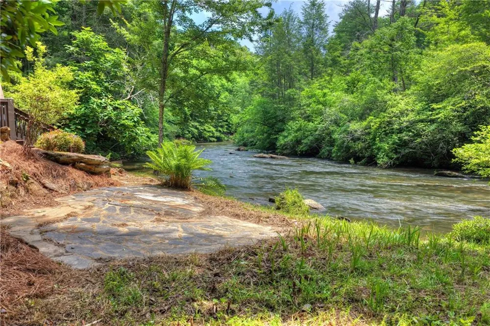 192 Delphi Hills Lane McCaysville, GA 30555