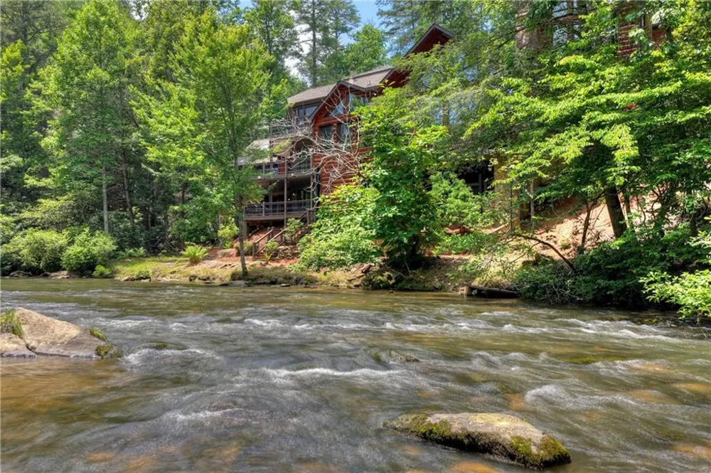 192 Delphi Hills Lane McCaysville, GA 30555