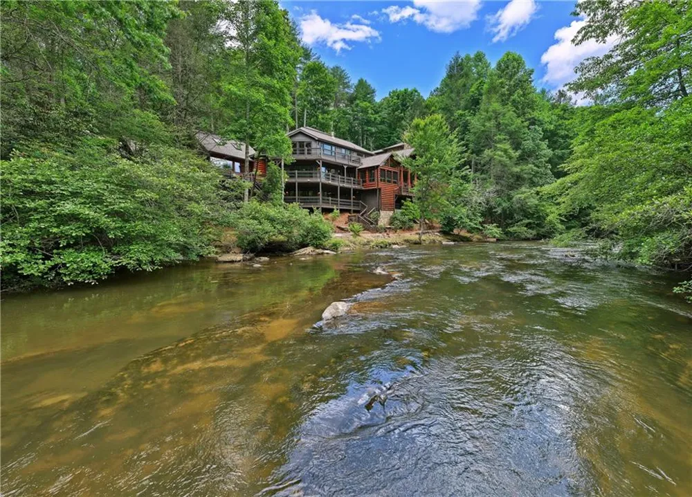 192 Delphi Hills Lane McCaysville, GA 30555
