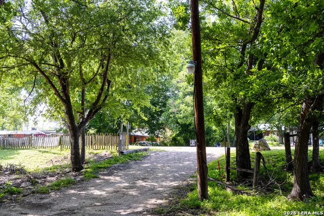 129 Old Ingram Loop Ingram, TX 78025