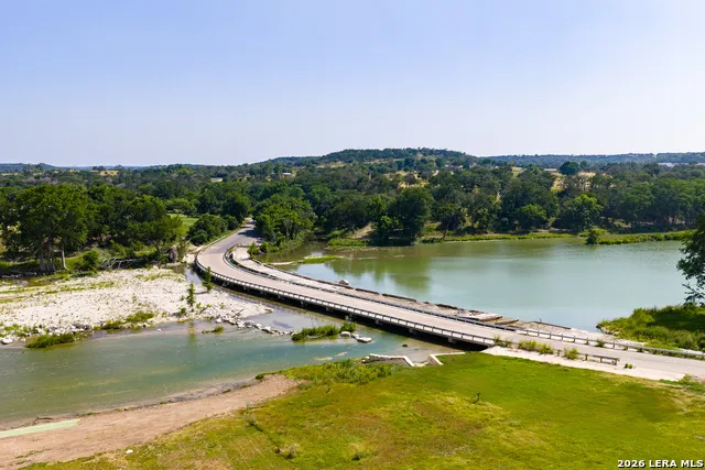 129 Old Ingram Loop Ingram, TX 78025