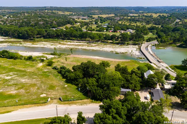 129 Old Ingram Loop Ingram, TX 78025
