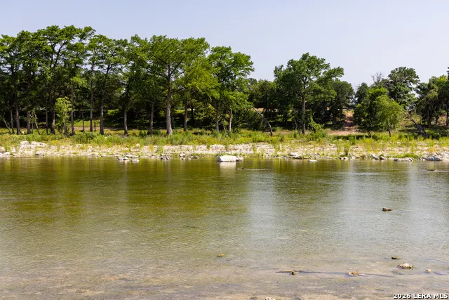 129 Old Ingram Loop Ingram, TX 78025
