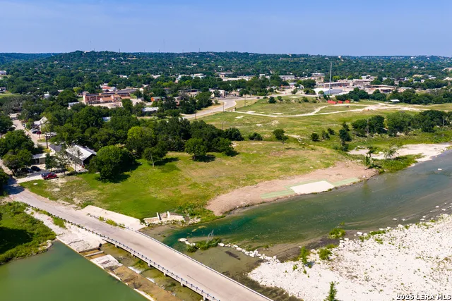 129 Old Ingram Loop Ingram, TX 78025