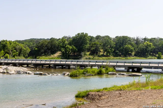 129 Old Ingram Loop Ingram, TX 78025