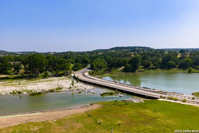 129 Old Ingram Loop Ingram, TX 78025