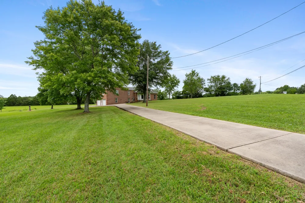 4602 Washington Rd Greenbrier, TN 37073