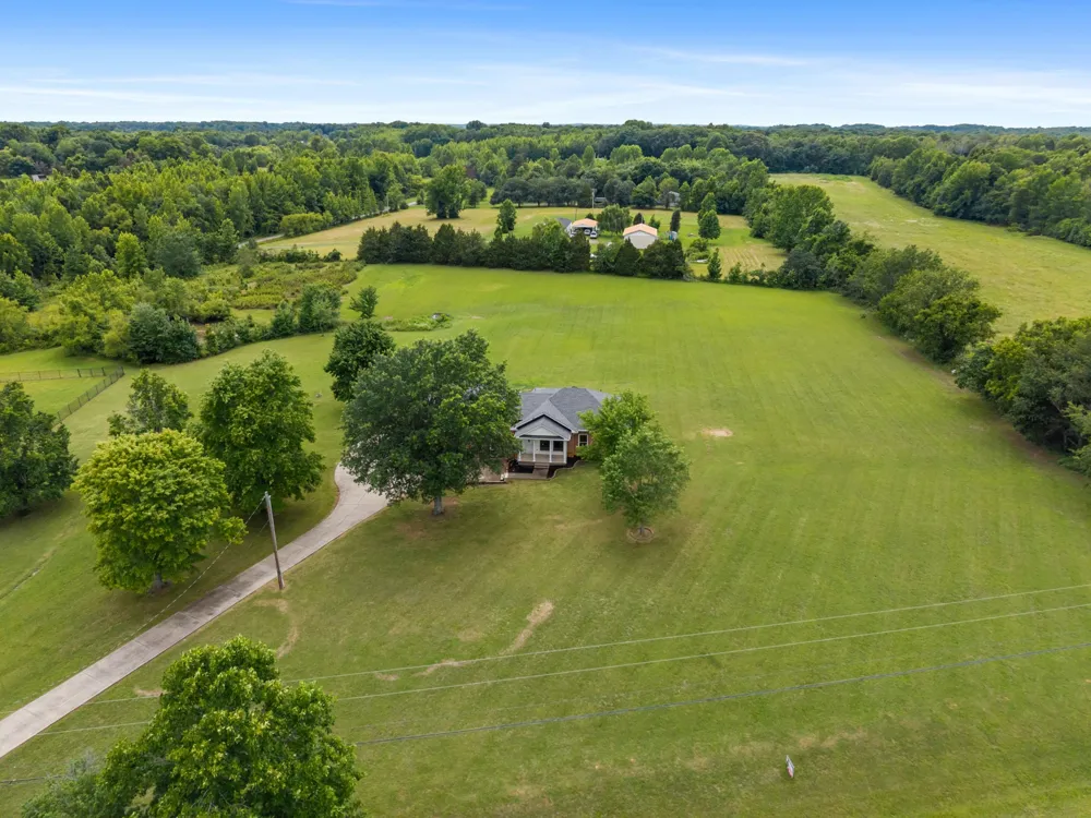 4602 Washington Rd Greenbrier, TN 37073