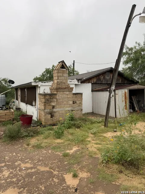 512 COMMUNITY RD Carrizo Springs, TX 78834