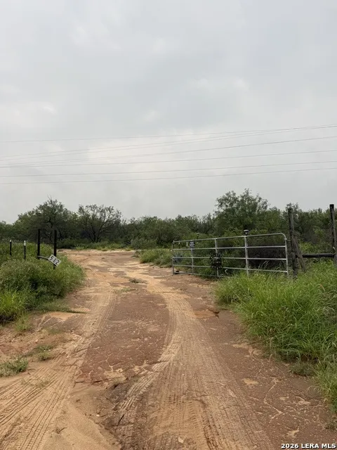 512 COMMUNITY RD Carrizo Springs, TX 78834