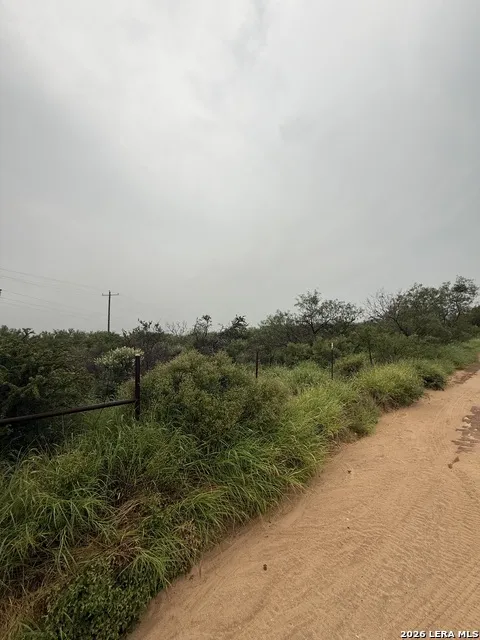 512 COMMUNITY RD Carrizo Springs, TX 78834