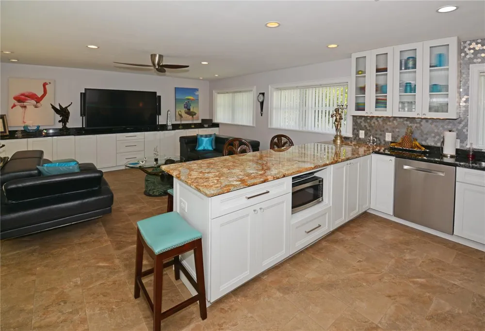 7020 MANGO AVENUE S St Petersburg, FL 33707