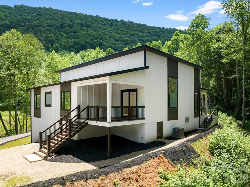 23 Early Spring Way Leicester, NC 28748