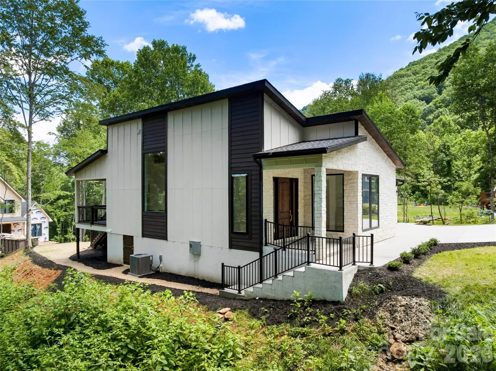 23 Early Spring Way Leicester, NC 28748