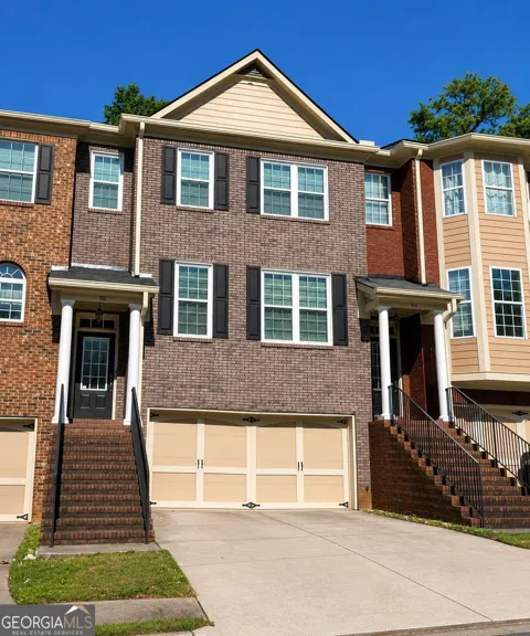 112 Village LN