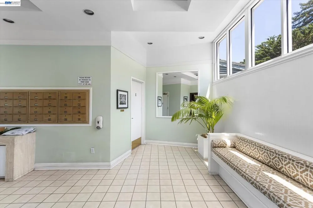 100 south #208 Sausalito, CA 94965