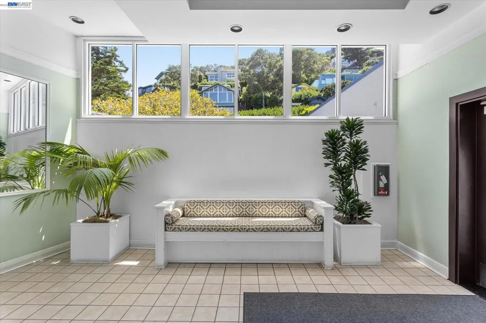 100 south #208 Sausalito, CA 94965