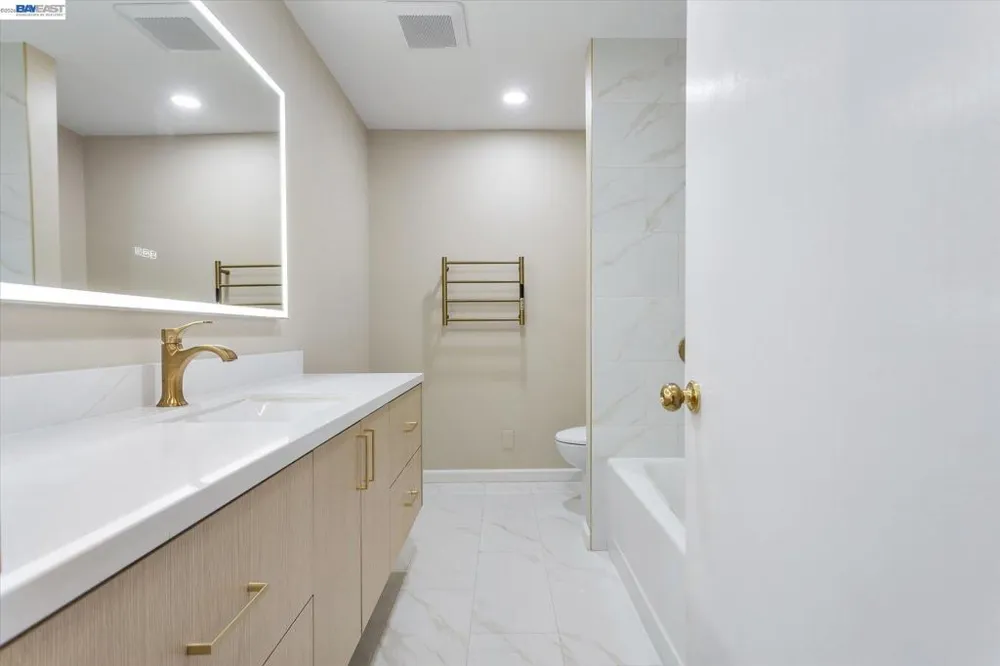 100 south #208 Sausalito, CA 94965