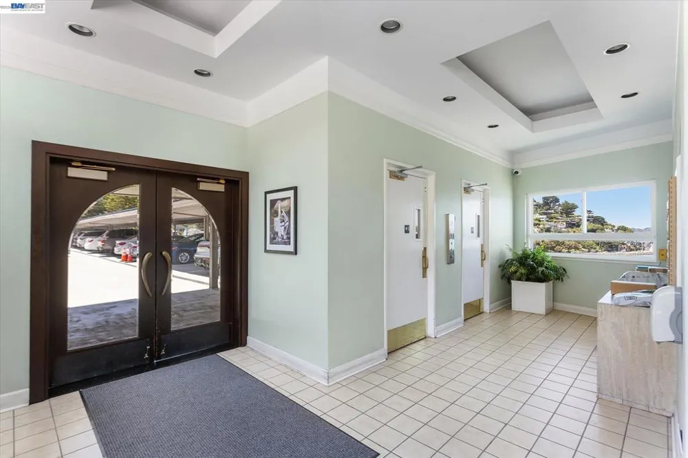 100 south #208 Sausalito, CA 94965