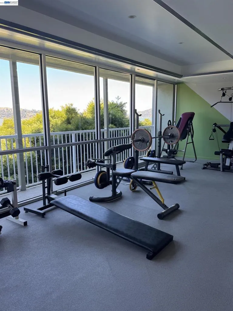 100 south #208 Sausalito, CA 94965