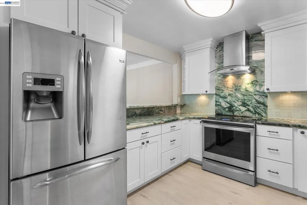 100 south #208 Sausalito, CA 94965