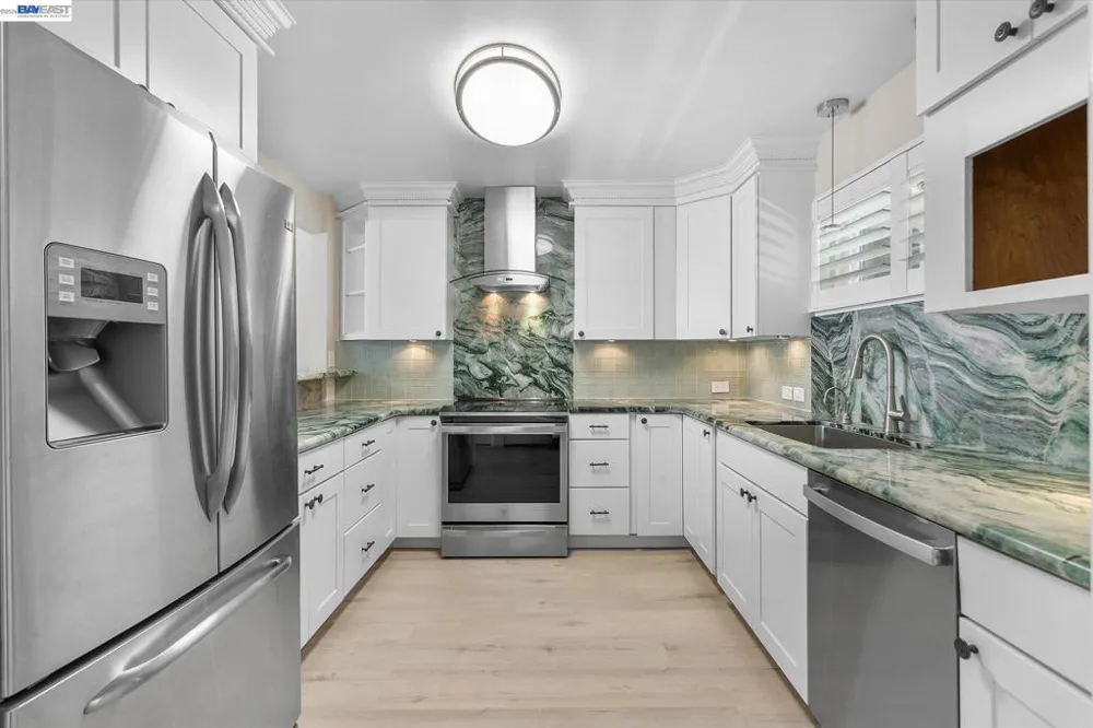 100 south #208 Sausalito, CA 94965