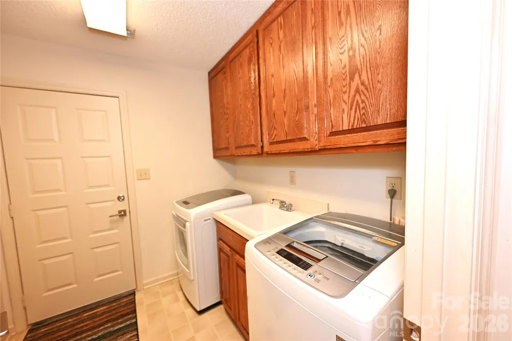 3675 Rock Bridge Drive NE Conover, NC 28613