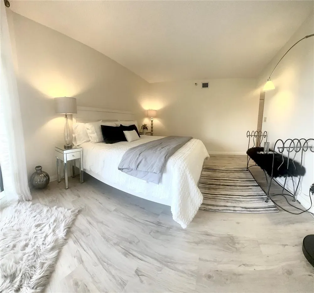 5950 PELICAN BAY PLAZA S #505 Gulfport, FL 33707