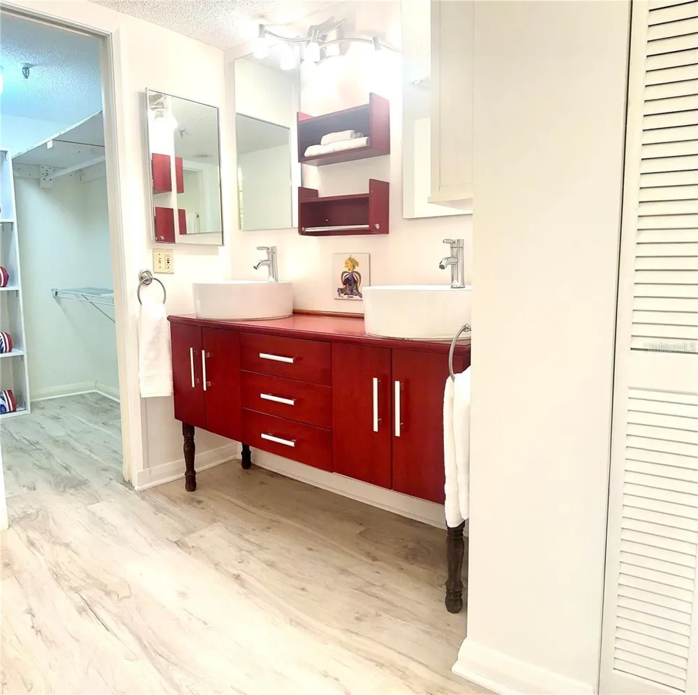 5950 PELICAN BAY PLAZA S #505 Gulfport, FL 33707