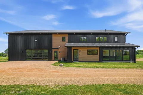880 Wild Oak Trail