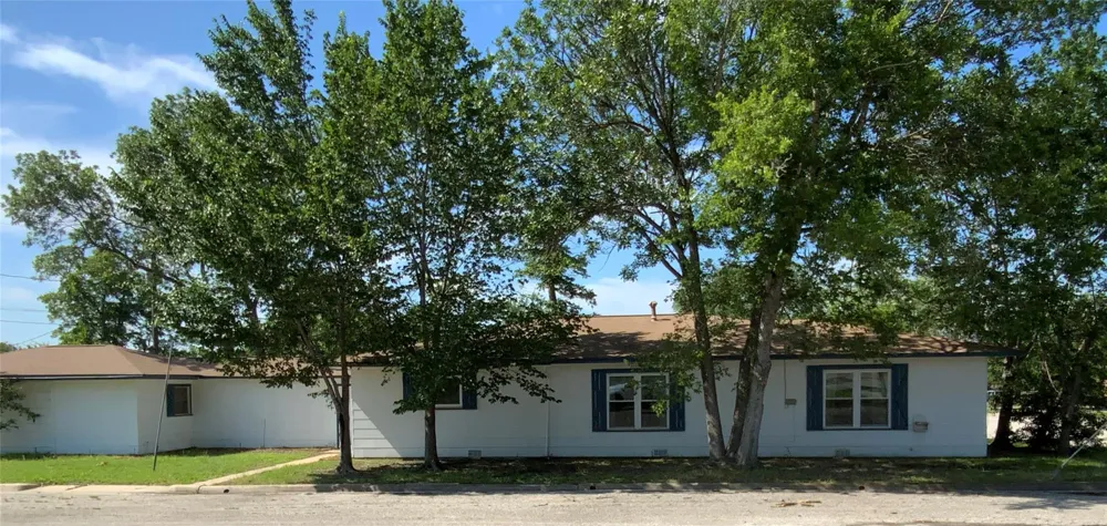 408 S Grimes Street Giddings, TX 78942