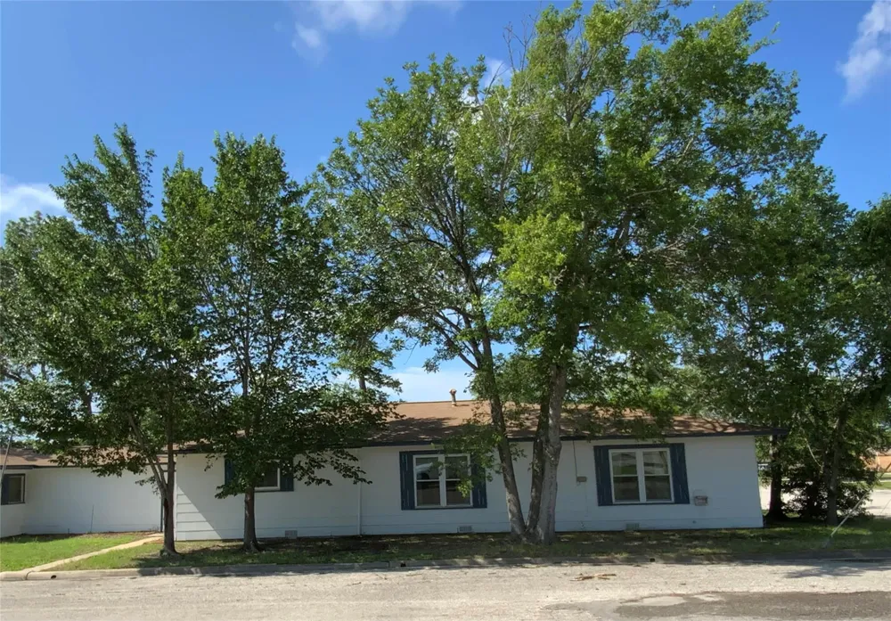 408 S Grimes Street Giddings, TX 78942