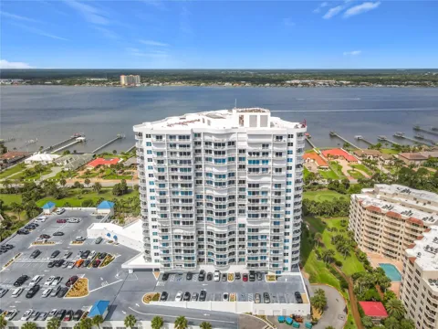 2 OCEANS WEST BLVD #300