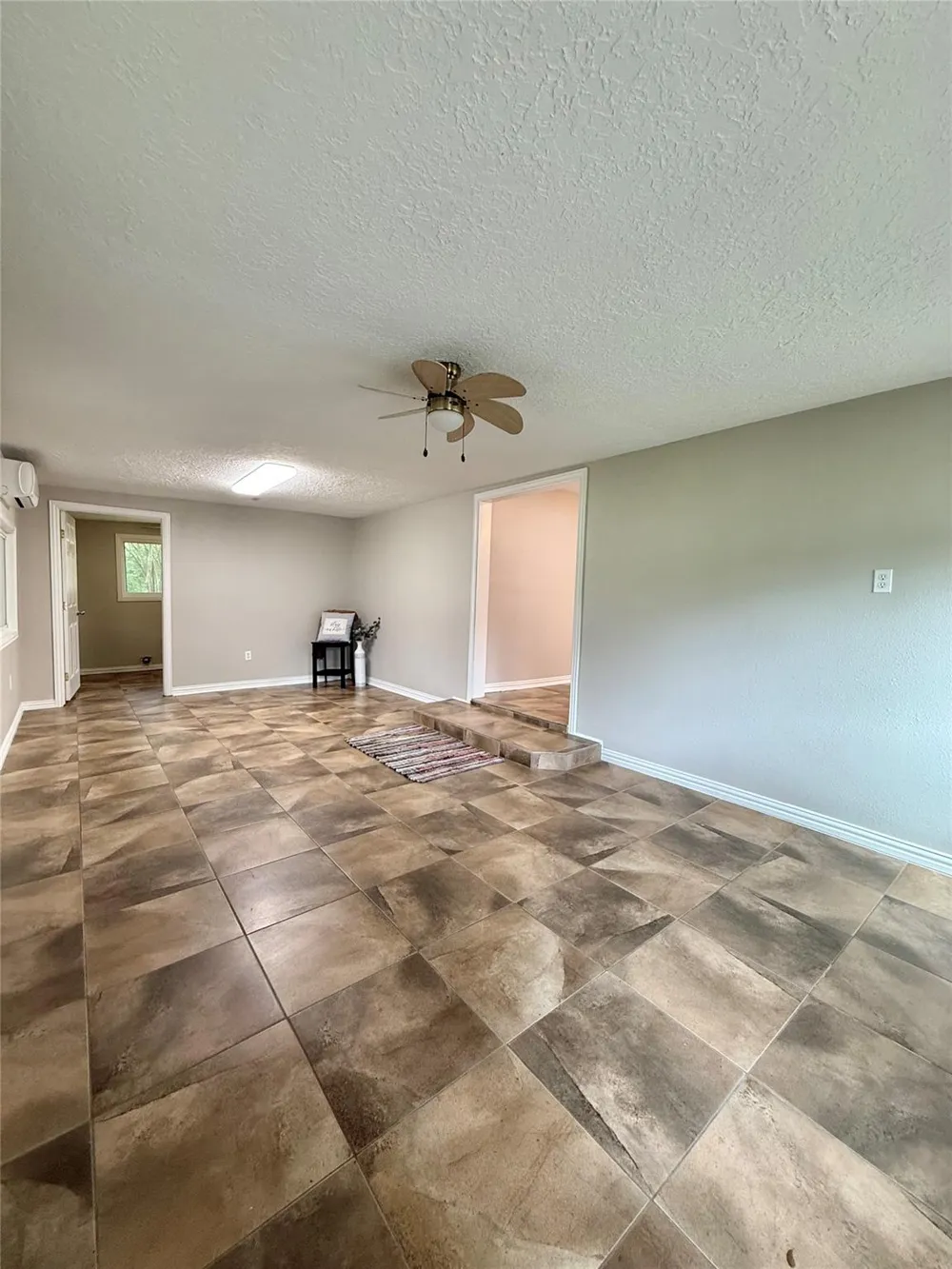 5640 Main Street Vidor, TX 77662
