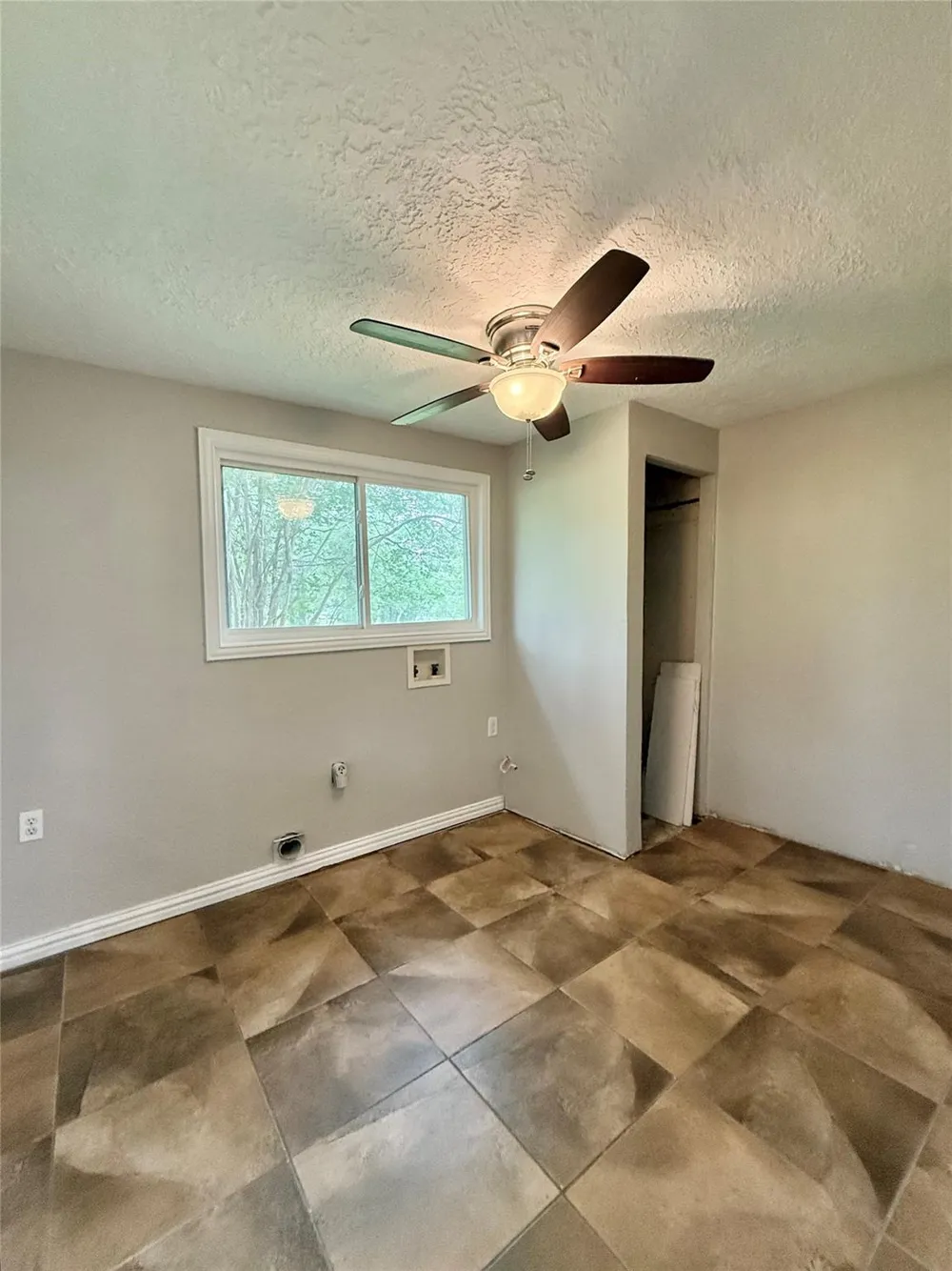 5640 Main Street Vidor, TX 77662
