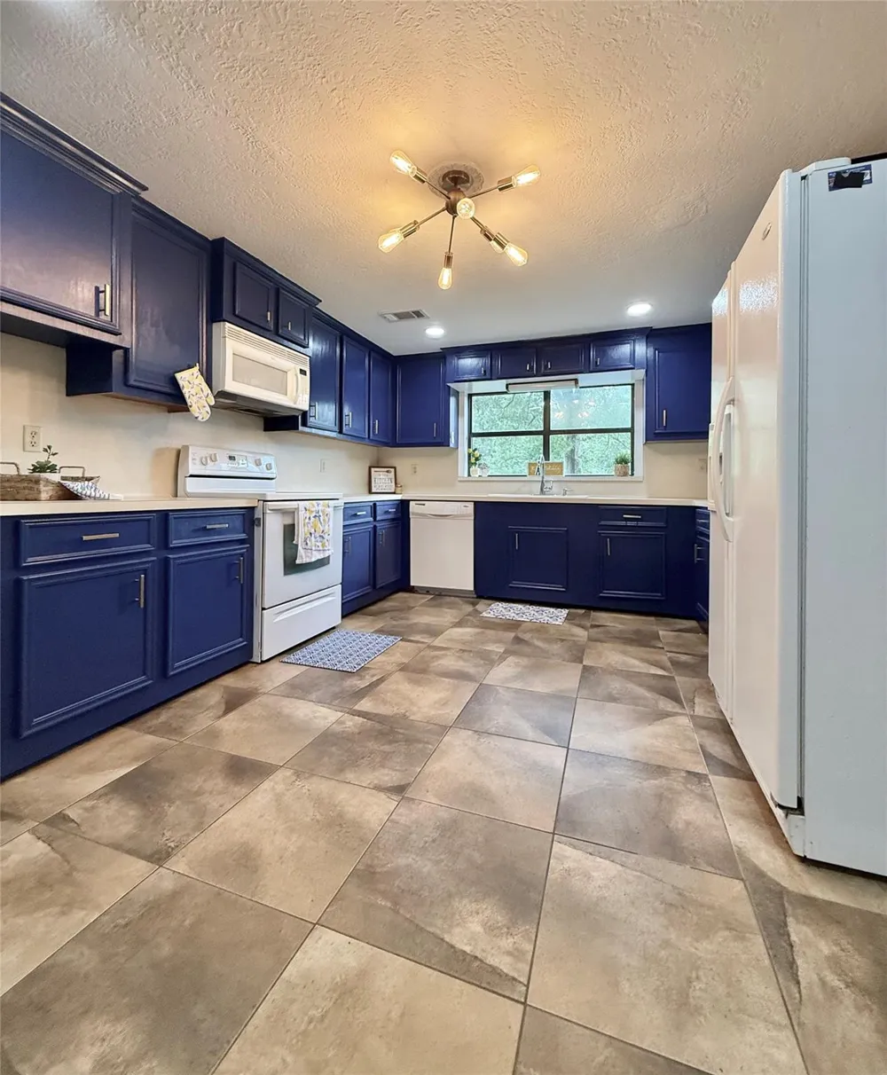 5640 Main Street Vidor, TX 77662