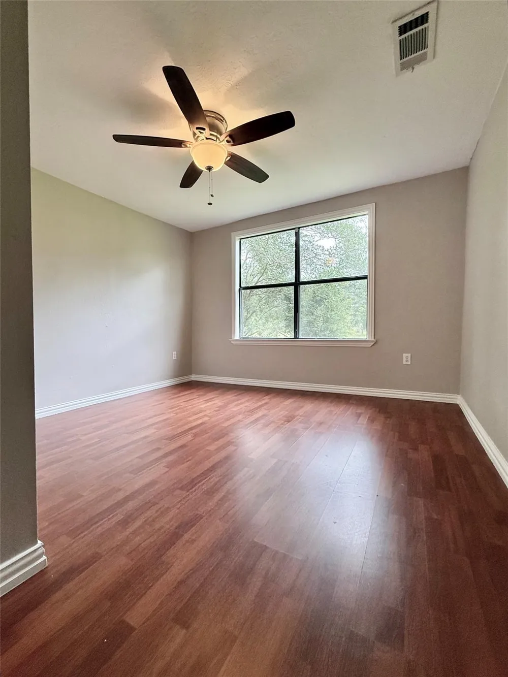 5640 Main Street Vidor, TX 77662