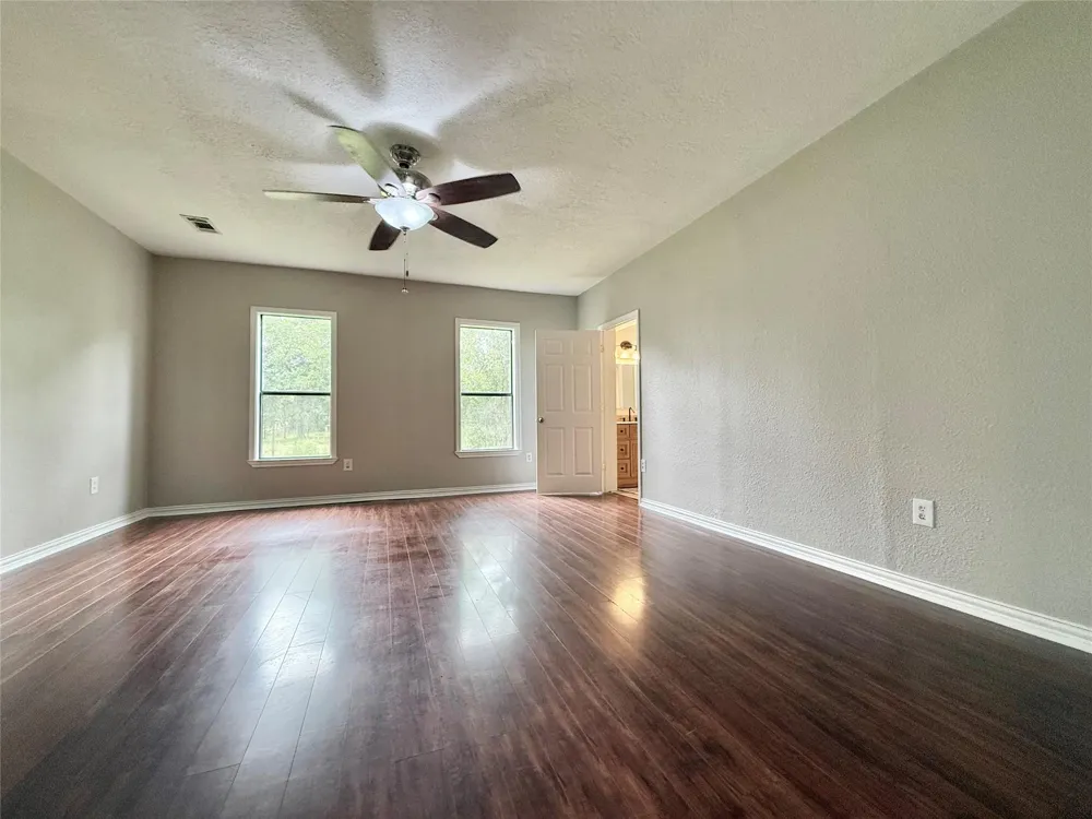 5640 Main Street Vidor, TX 77662