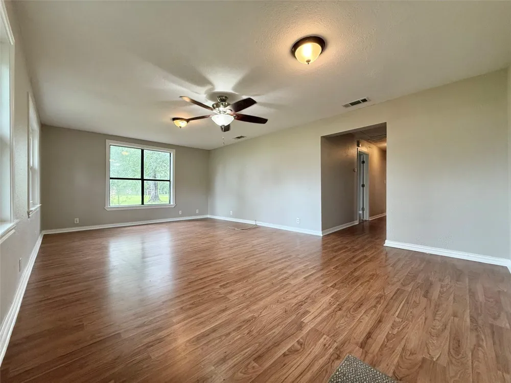 5640 Main Street Vidor, TX 77662